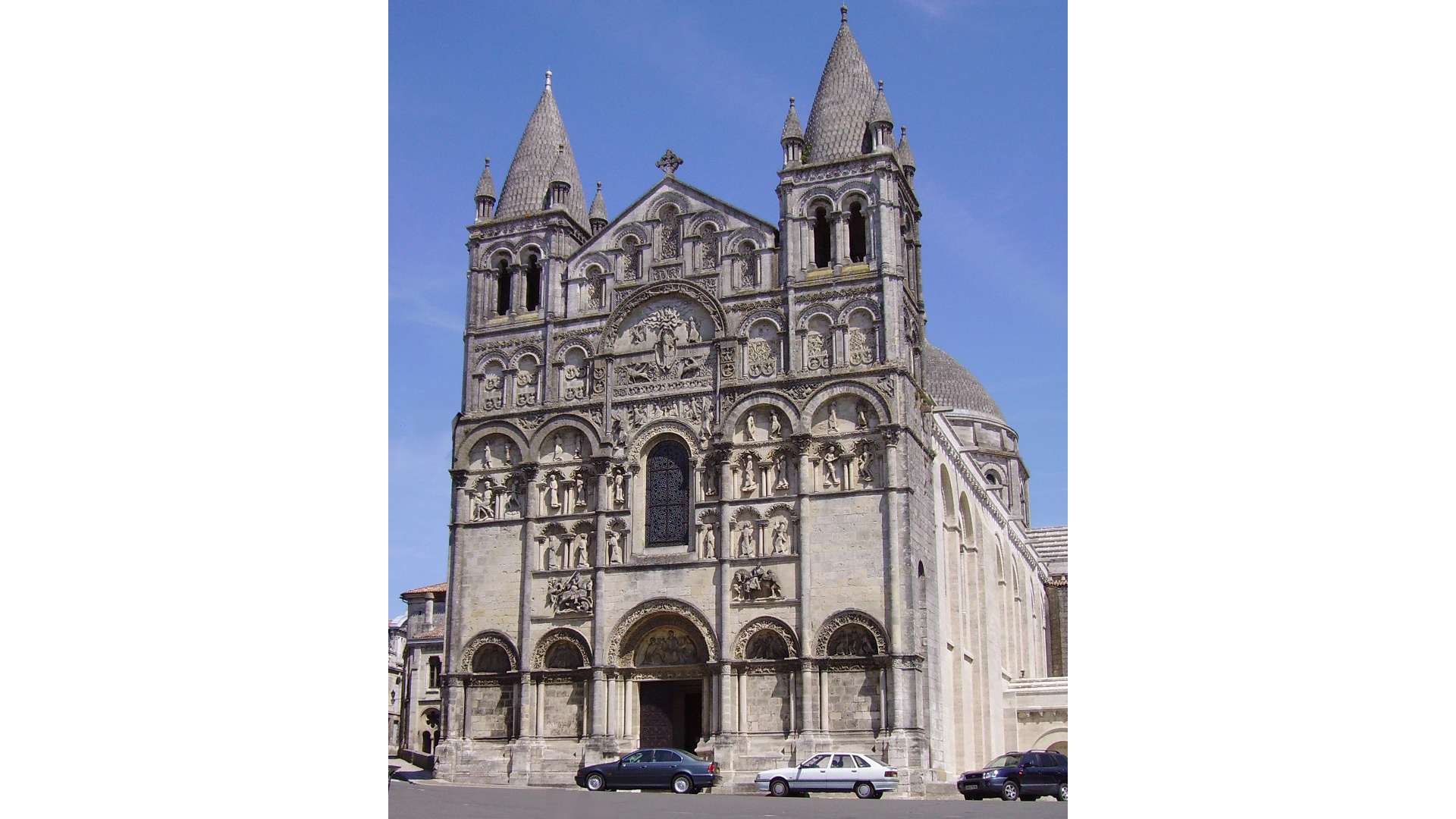 Façade de la Cathédrale St Pierre d'Angoulême